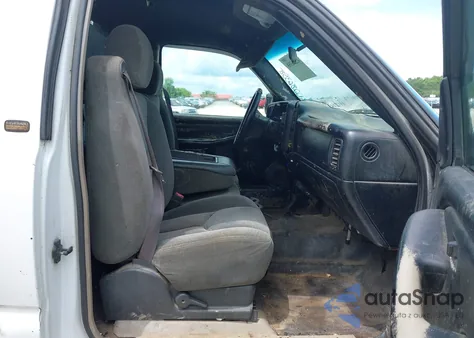 2001 Chevrolet Silverado 2500 z USA, uszkodzony, nr VIN 1GCGC24U51Z204045